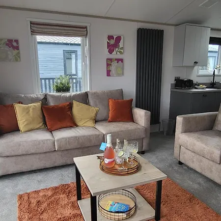 Honeycomb Lodge - Holiday Home 5 Min From Padstow Exterior photo