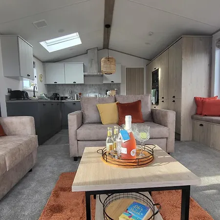Honeycomb Lodge - Holiday Home 5 Min From Padstow Exterior photo